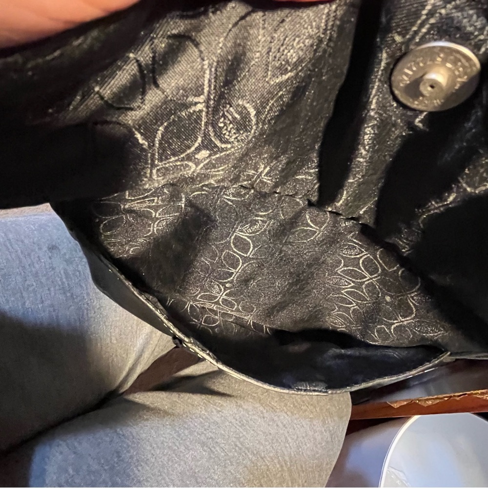 A Fossil crossbody with lots of pockets - Picture 9 of 12
